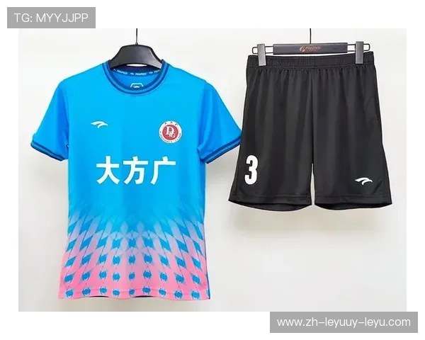 足球服装品牌如何结合俱乐部元素打造时尚与功能并重的产品